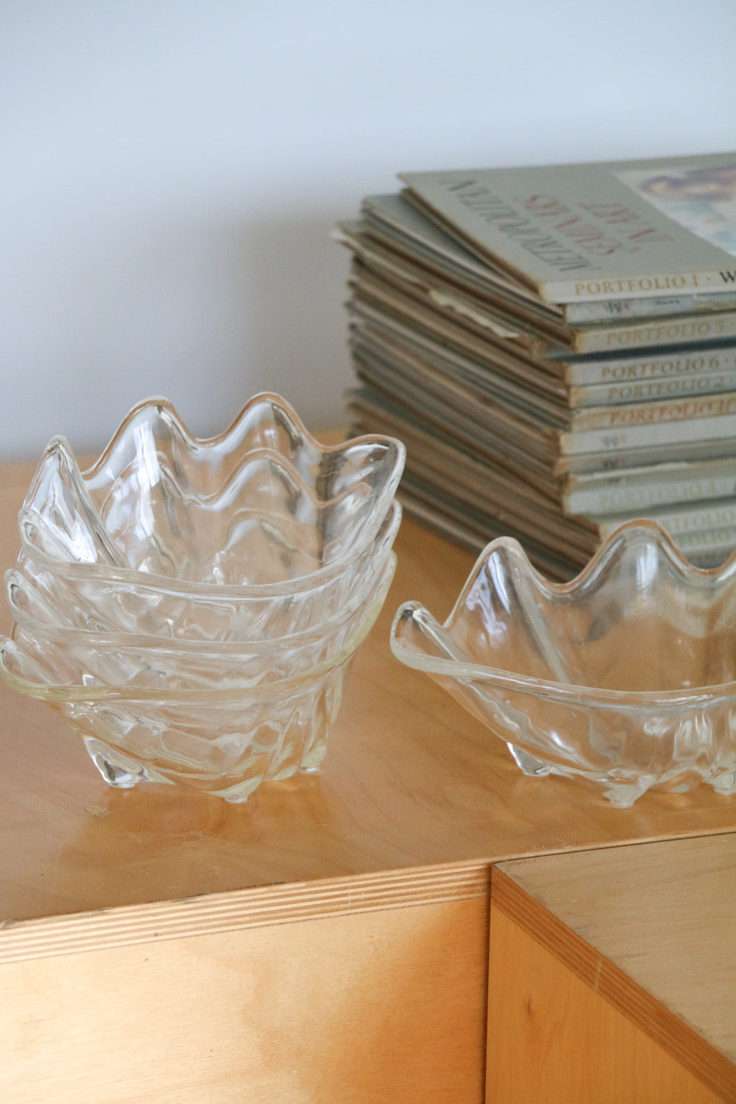 Late 20th Century Contemporary Lucite Clamshell Serving Bowls - 4Pieces